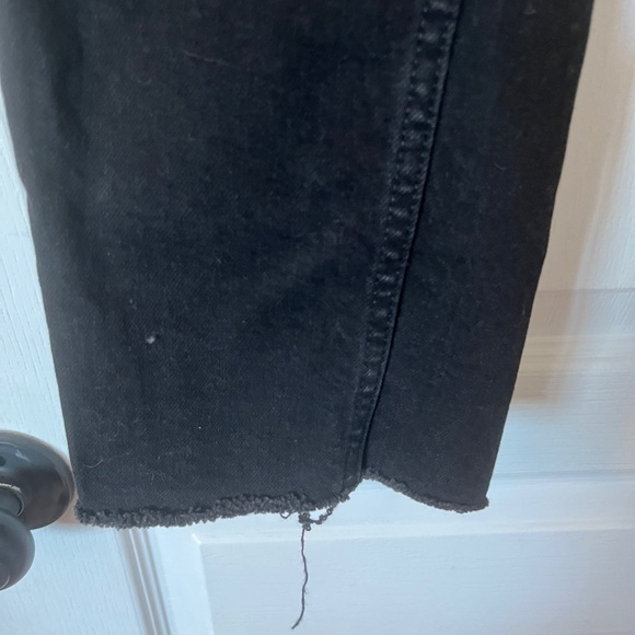 Gap Mid-rise slim straight jeans with wash well. - Picture 8 of 9